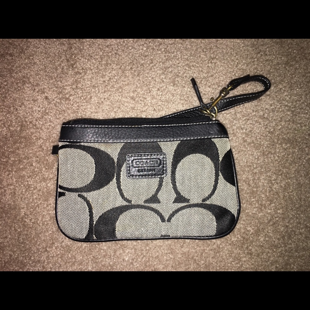 Coach wristlet/wallet guide